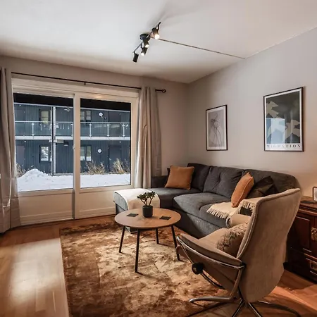 Town Centre - With A Superb Location And Walking Distance To Everything Lägenhet