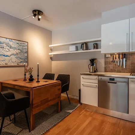 Town Centre - With A Superb Location And Walking Distance To Everything Lägenhet