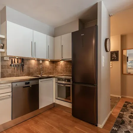 Town Centre - With A Superb Location And Walking Distance To Everything *