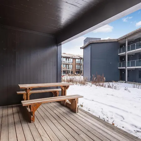 Town Centre - With A Superb Location And Walking Distance To Everything *